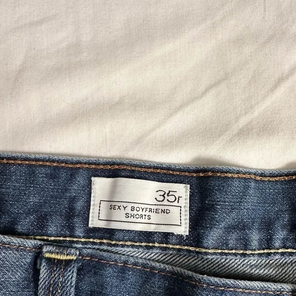 Gap 1969 Sexy Boyfriend Shorts Women’s Size 35r